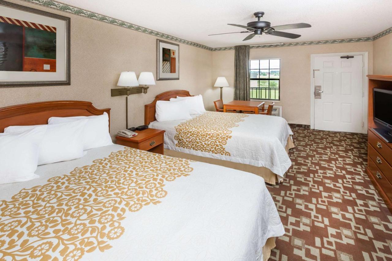 Days-Inn By Wyndham Batesville Ar Екстериор снимка