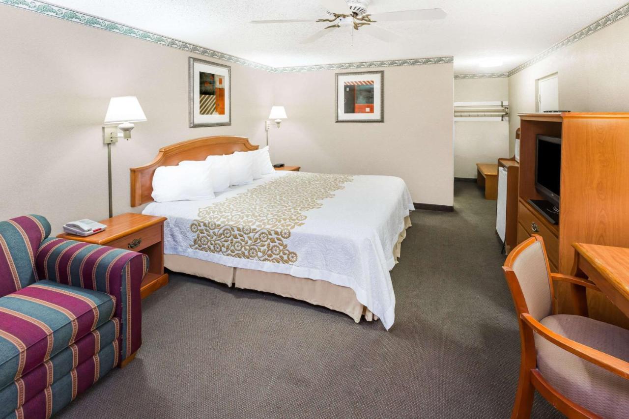 Days-Inn By Wyndham Batesville Ar Екстериор снимка