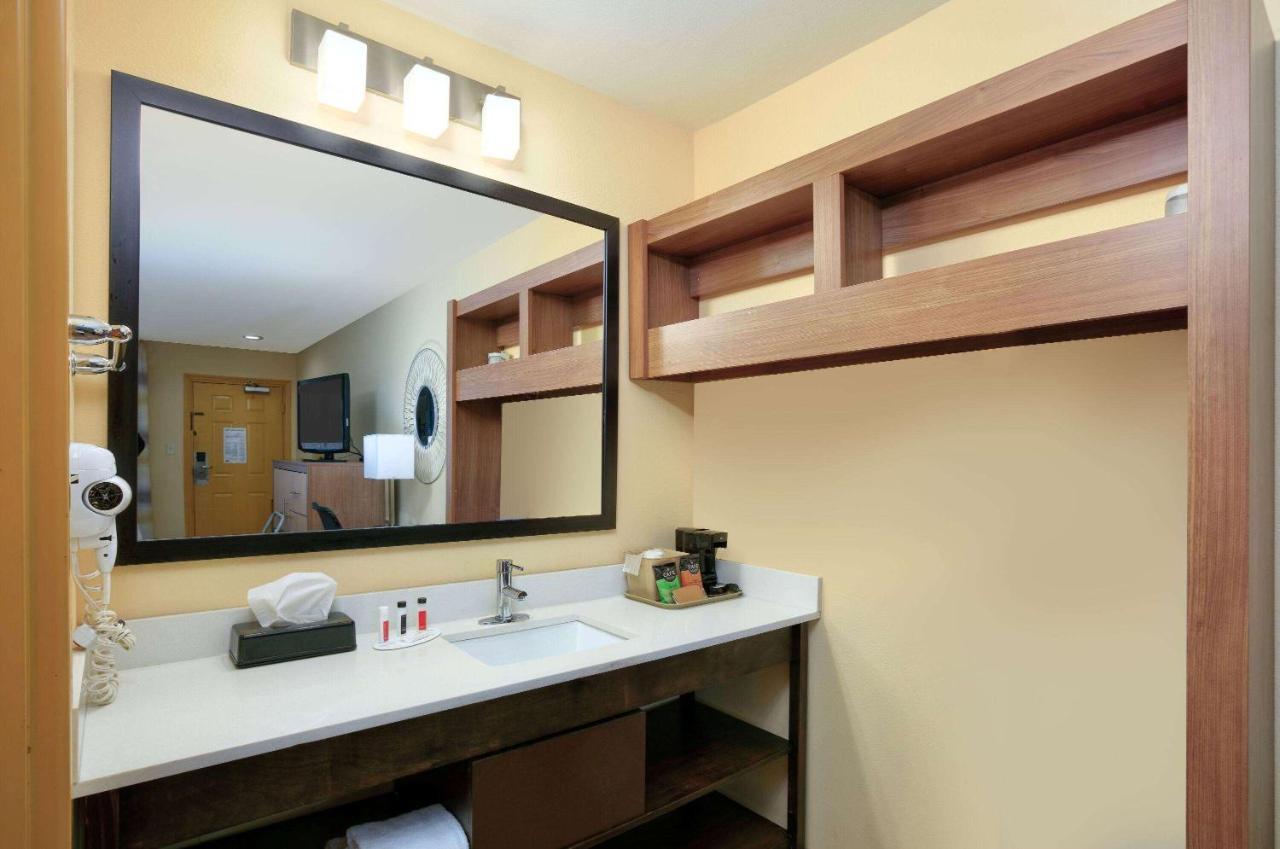 Days-Inn By Wyndham Batesville Ar Екстериор снимка