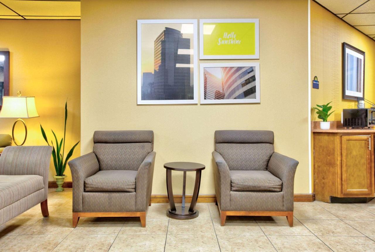 Days-Inn By Wyndham Batesville Ar Екстериор снимка