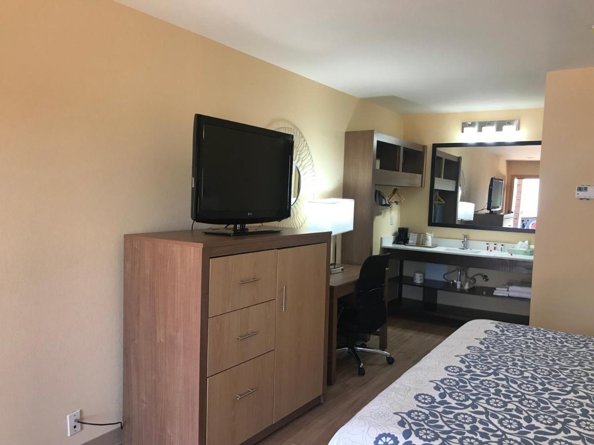 Days-Inn By Wyndham Batesville Ar Екстериор снимка